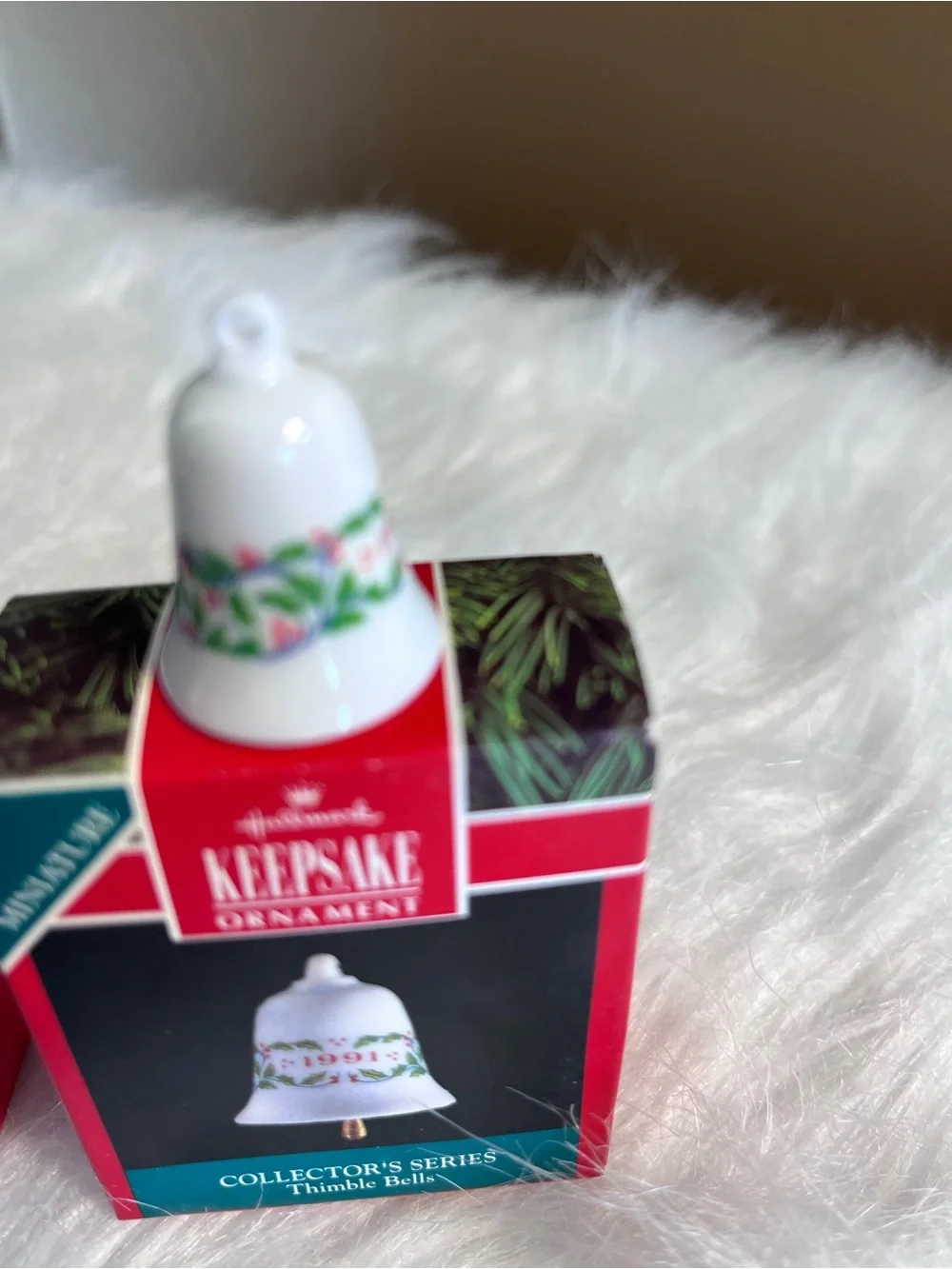 Hallmark Miniatures-Thimble Bells-1991-92
